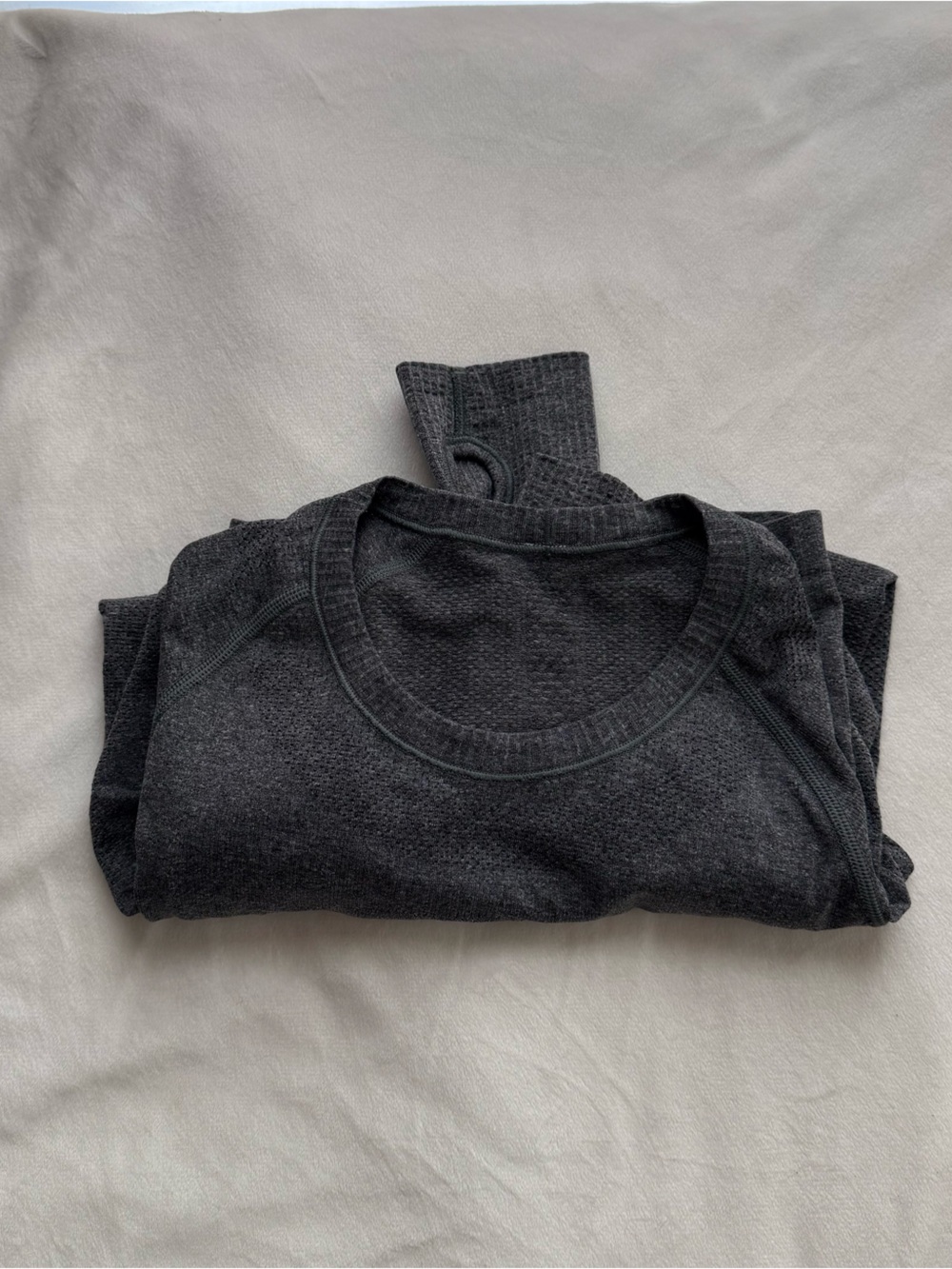 EUC lululemon long sleeve swiftly size 4